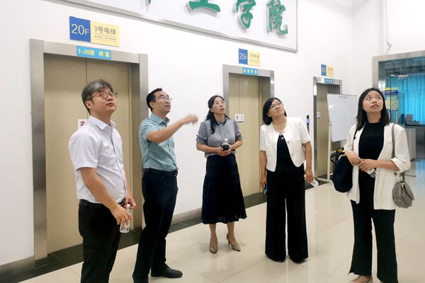 参观甘肃农业大学黄播平台
教学科研平台_副本.jpg