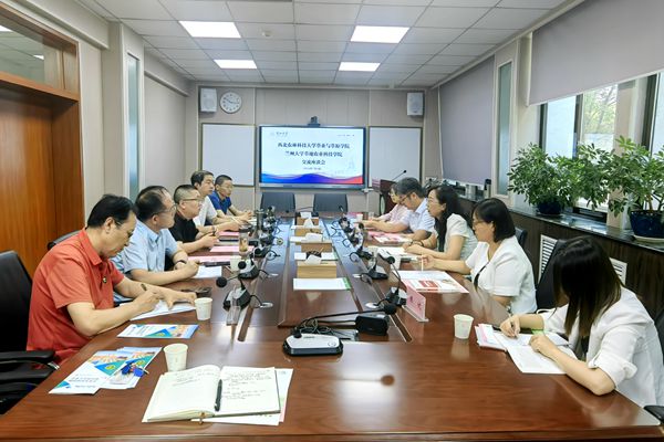 在兰州大学草地农业科技黄播平台
座谈_副本.jpg