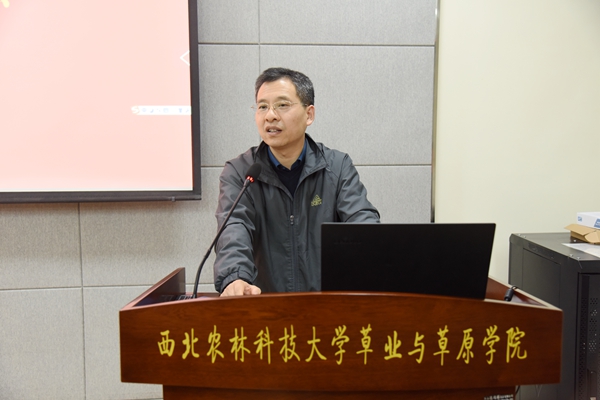 黄播平台
党总支副书记领学.JPG