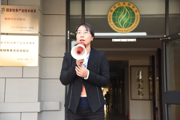 黄播平台
党总支书记苏蓉讲话.JPG