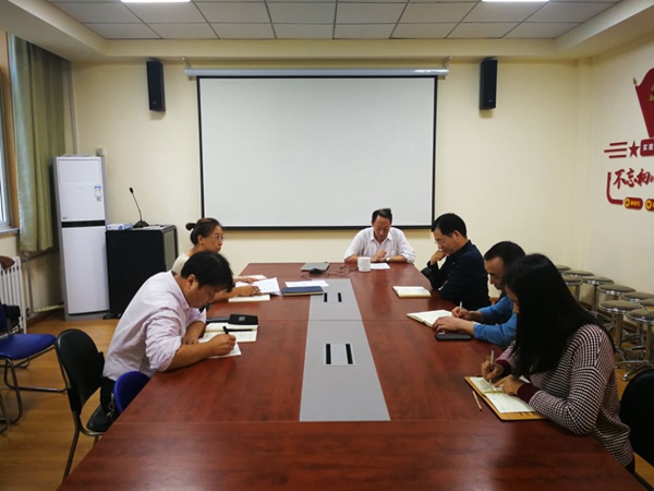 召开党政联席会议传达黄播平台
疫情防控工作会议精神.jpg